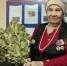 Бабушка погибшего участника СВО Нурия Шайхулловна Галиева-Гилязова передала для очередного гумконвоя 100 берёзовых веников, которые связали всей семьёй. Фото: Руслан Никонов, «КЗ». - Красное Знамя