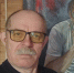 Илья Макаров на фоне своего портрета кисти Владимира Сирина: «Владимиру Кирилловичу особая благодарность – увековечил меня». - Красное Знамя