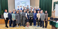 Участники юбилейного мероприятия сфотографировались на память, ведь и эта дата скоро станет историей. - Красное Знамя